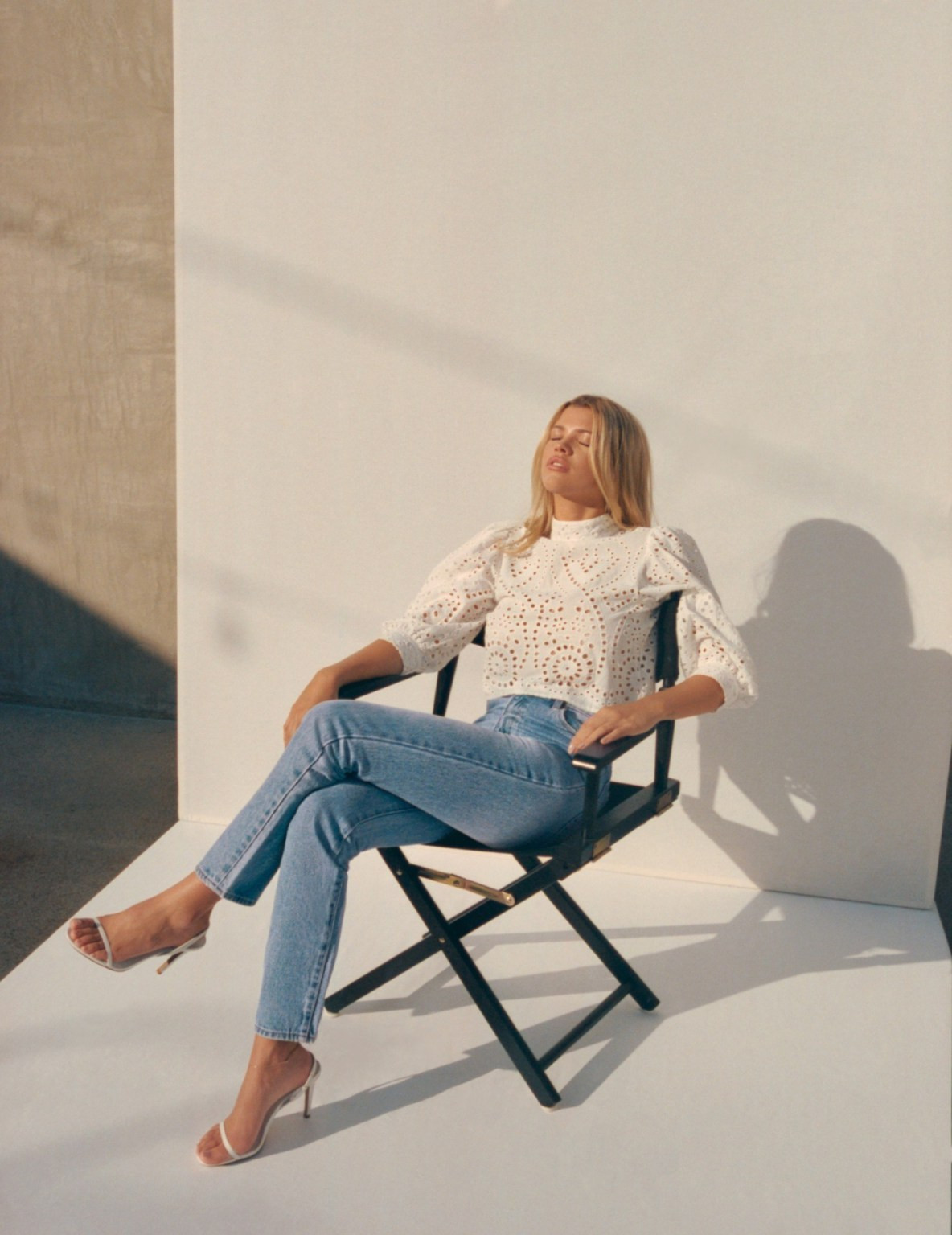 Sofia Richie bán nude, khoe thân hình nảy nở quá đỗi gợi cảm ảnh 19