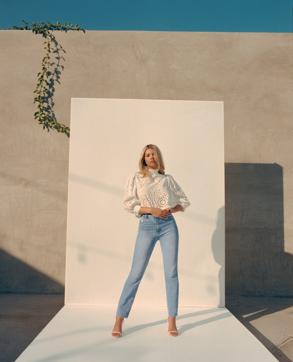 Sofia Richie bán nude, khoe thân hình nảy nở quá đỗi gợi cảm ảnh 18