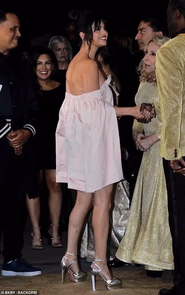 Selena Gomez vai trần nuột nà, thon gọn bất ngờ ảnh 6