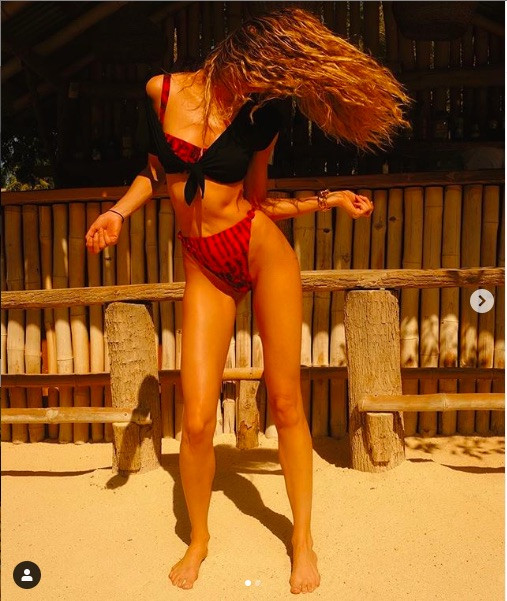 Đường cong tuyệt mỹ của 'thiên thần nội y' Candice Swanepoel ảnh 1