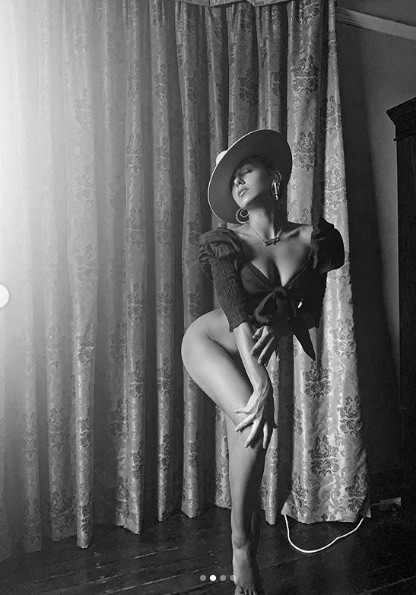 Chân dài 9x chuộng mặc áo tắm bé xíu, dáng đẹp như tạc tượng ảnh 8