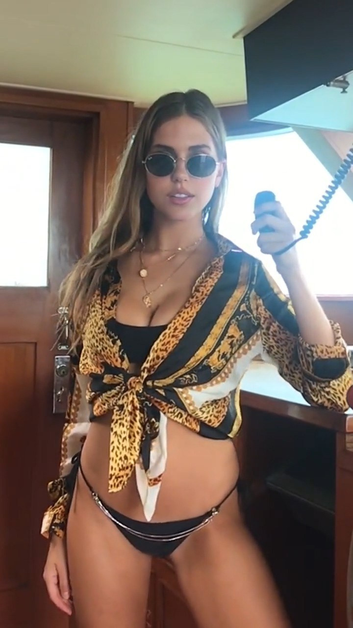 Kara Del Toro sở hữu chỉ số cơ thể vàng, mặc áo tắm 'thôi miên' người nhìn ảnh 7