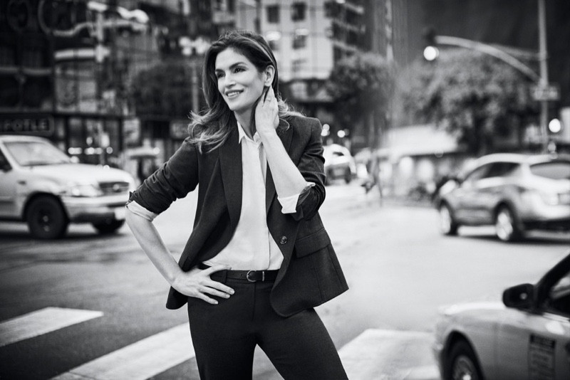 Ngưỡng mộ nhan sắc trẻ đẹp của siêu mẫu huyền thoại Cindy Crawford ở tuổi U60 ảnh 4