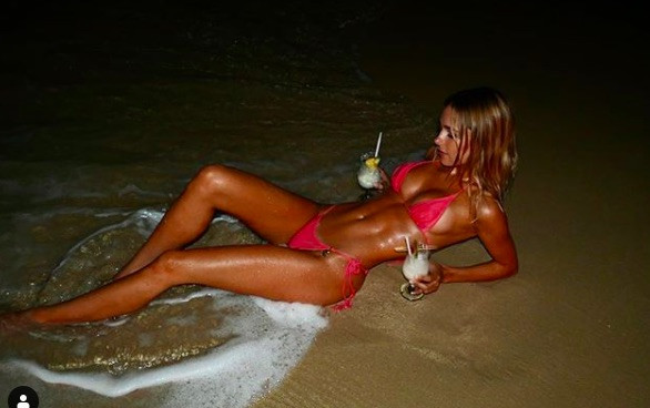 Vóc dáng săn chắc đẹp như tạc tượng của Kimberley Garner ảnh 9