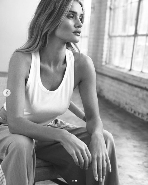 Chụp bán khoả thân, vóc dáng bạn gái 'Người vận chuyển' gây ngưỡng mộ ảnh 3