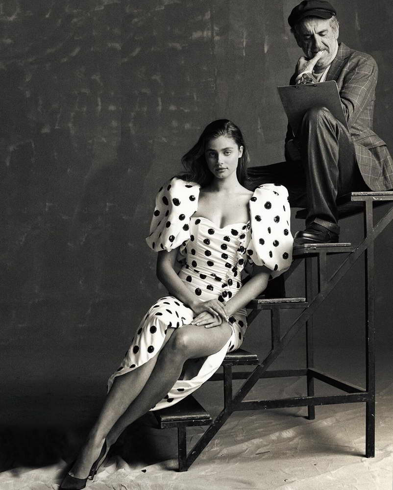 'Thiên thần nội y' Taylor Hill 'thả rông' vòng 1 với áo ba lỗ bó sát ảnh 9