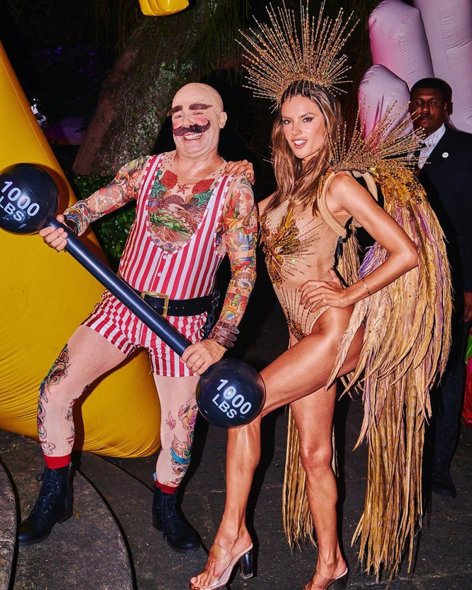 Alessandra Ambrosio dáng đẹp mê mẩn với bikini bé xíu ảnh 6