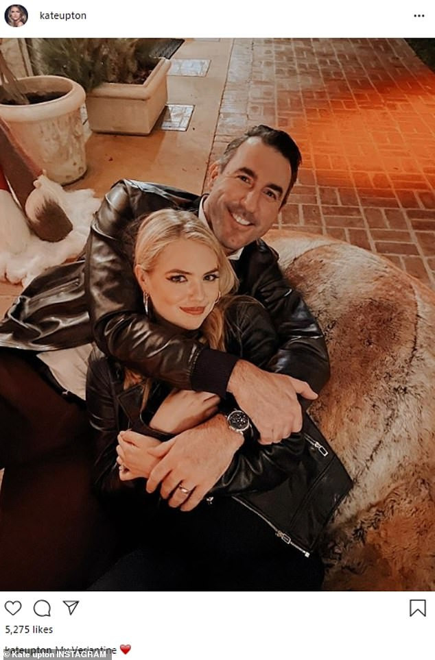 'Bom sex' Kate Upton khoe vòng 1 'bốc lửa' với áo tắm ảnh 4