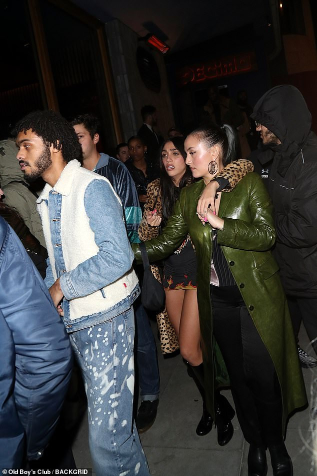 Con gái 9x của Madonna mặc gợi cảm, sexy đầy hoang dại ảnh 2