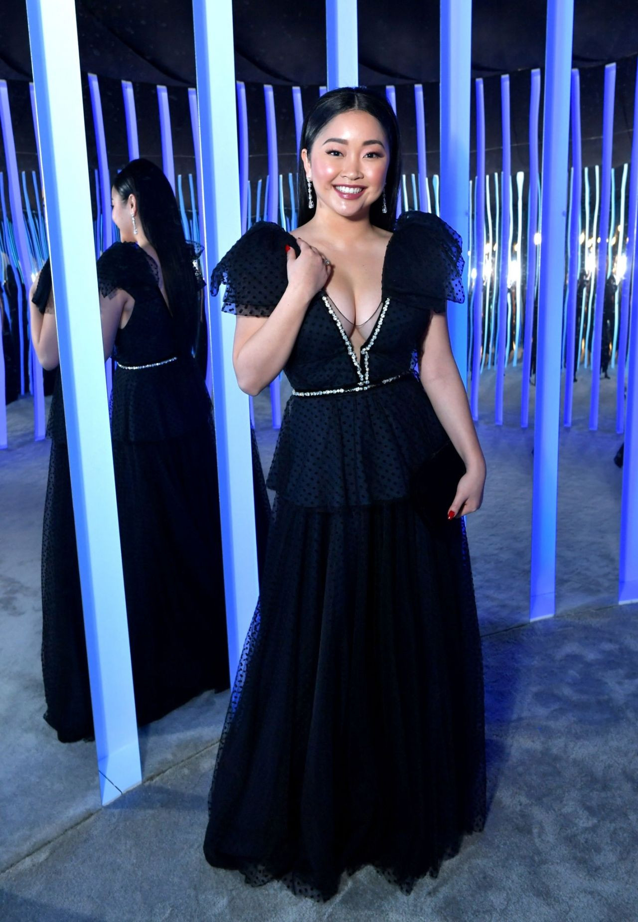 Cô gái Cần Thơ nổi danh ở Hollywood mặc gợi cảm dự tiệc hậu Oscar 2020 ảnh 4