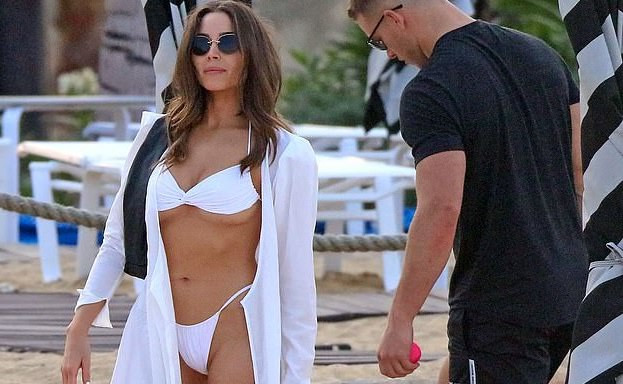 'Hoa hậu sát cầu thủ' tung ảnh áo tắm nuột nà quá đỗi quyến rũ ảnh 6