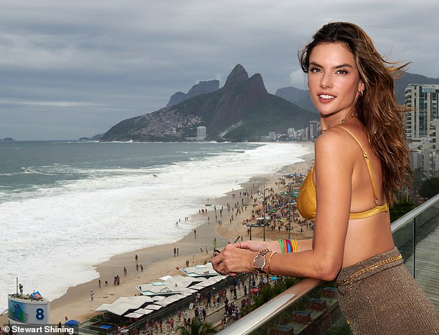 Mê mẩn ngắm đường cong tuyệt mỹ của Alessandra Ambrosio ảnh 1