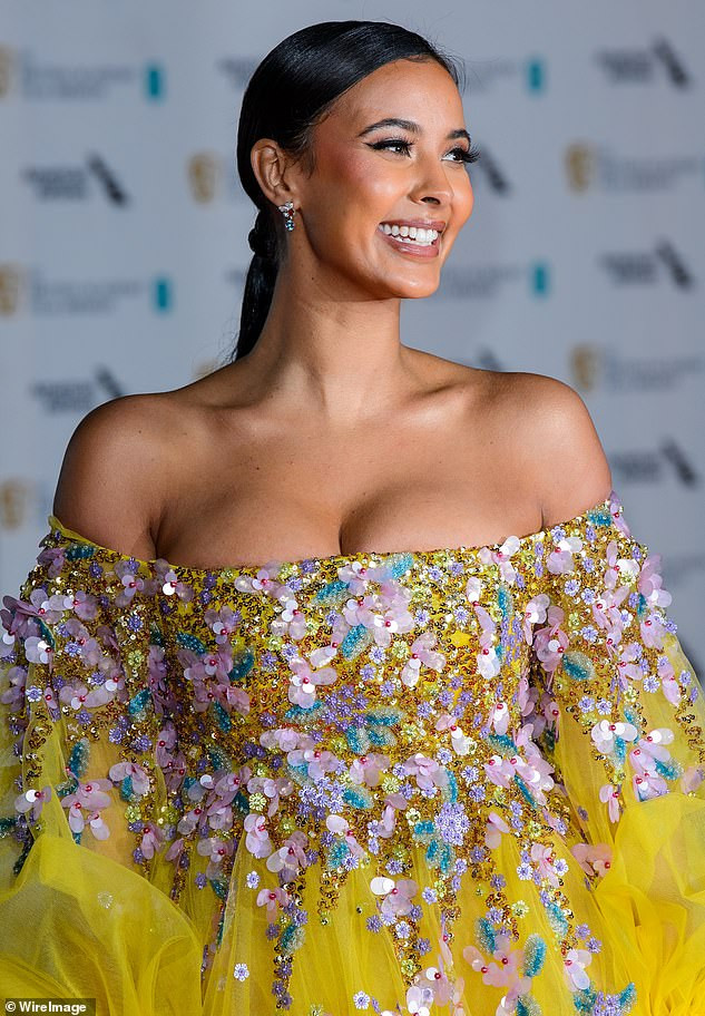 Maya Jama mặc hở ngực phản cảm gây choáng ảnh 2