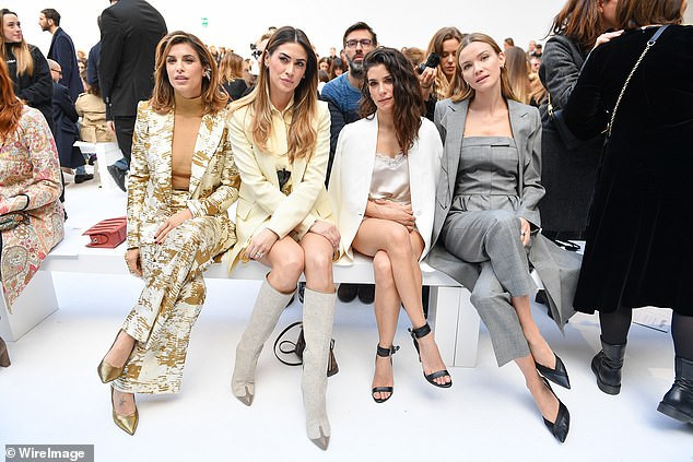 Tình cũ của 'bò mộng' Vieri mặc áo màu nude phản cảm, gây hiểu nhầm ảnh 3