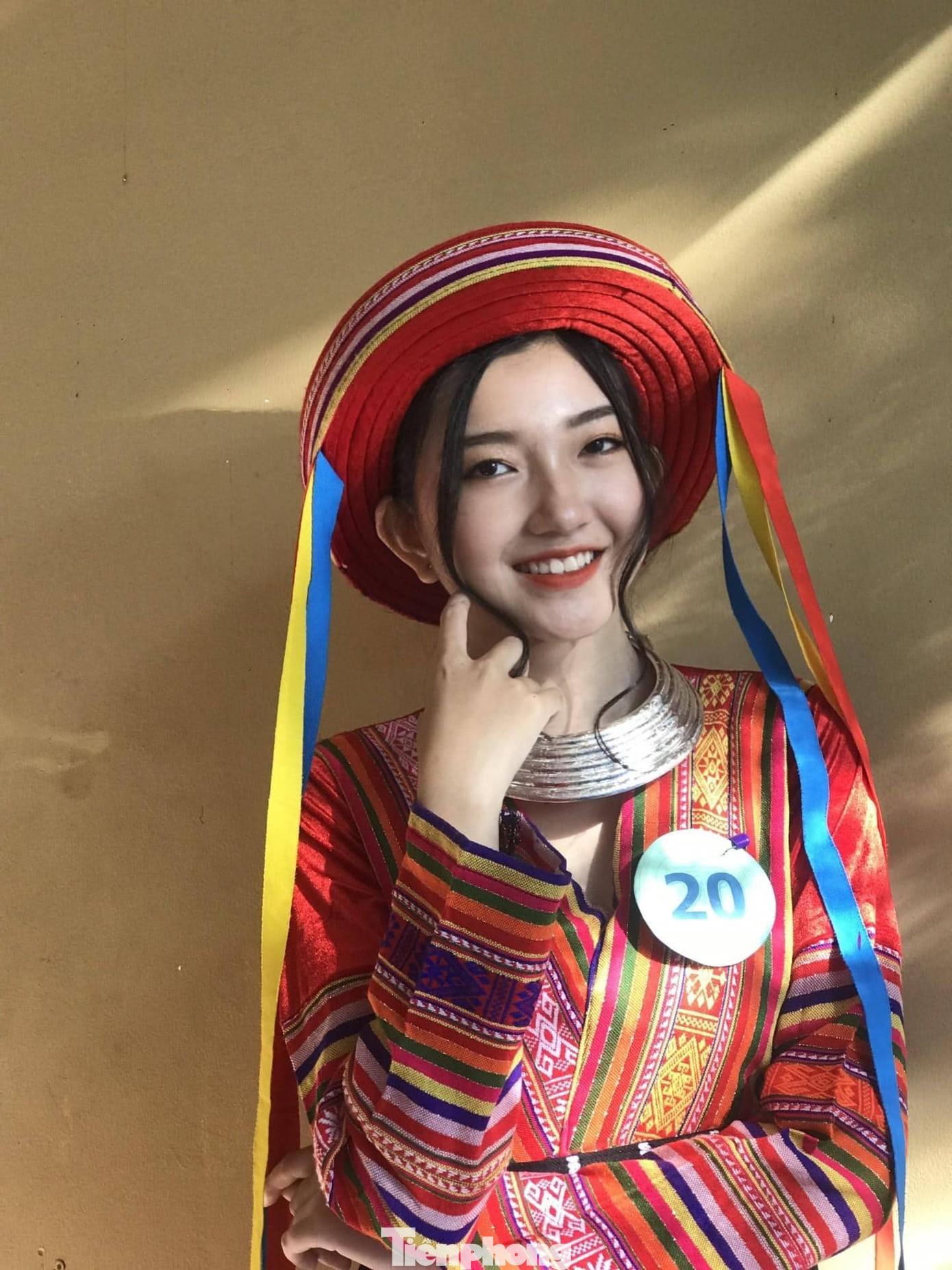 Nhan sắc trong trẻo của Hoa khôi 18 tuổi Thiên Nhi ảnh 1