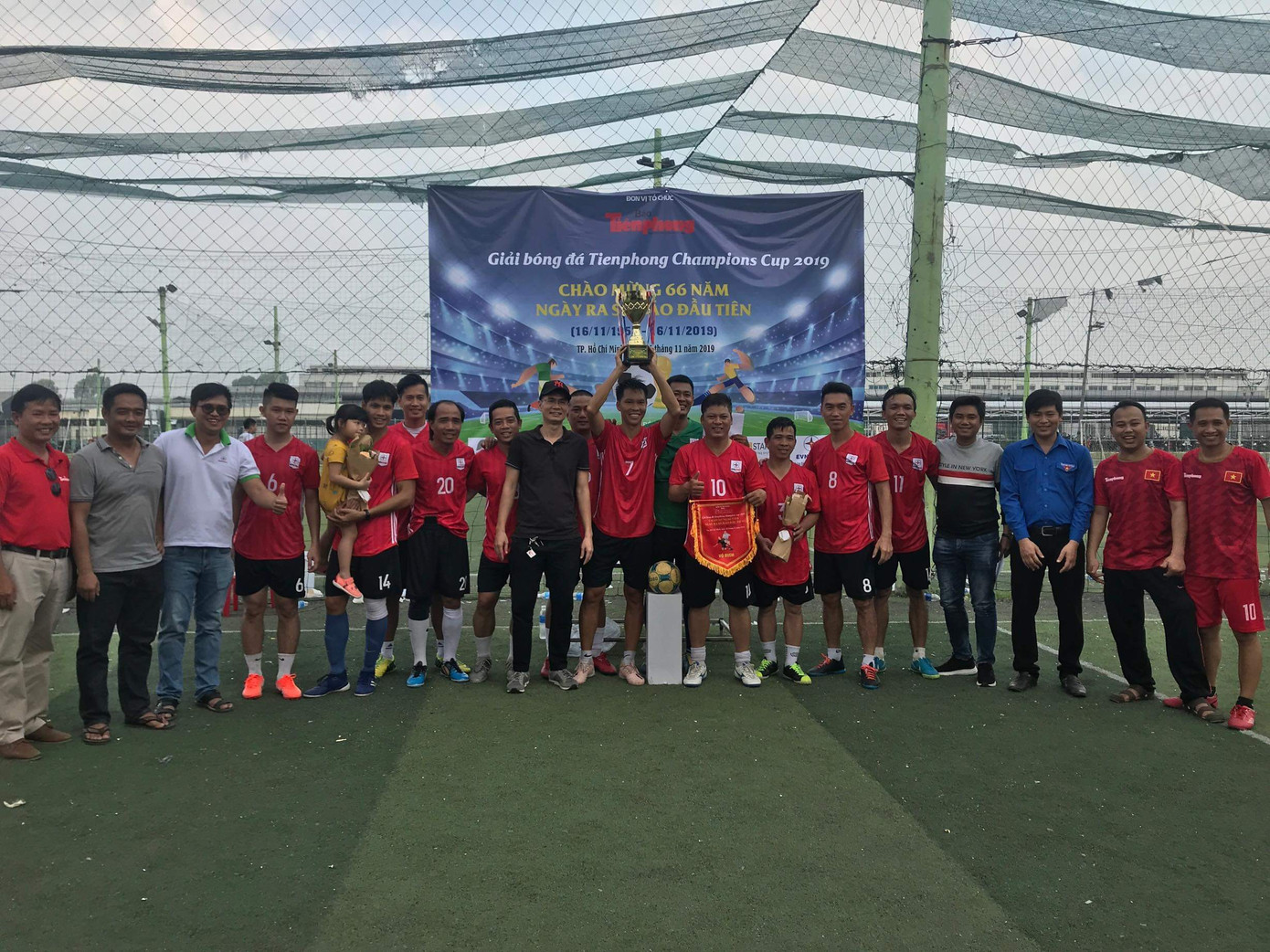Đội bóng Đoàn Thanh niên EVNHCM vô địch Tienphong Champions Cup 2019 ảnh 2