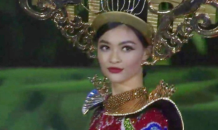 Gặp sự cố hy hữu, Kiều Loan vẫn làm fans Việt nức lòng khi trình diễn quốc phục ảnh 2