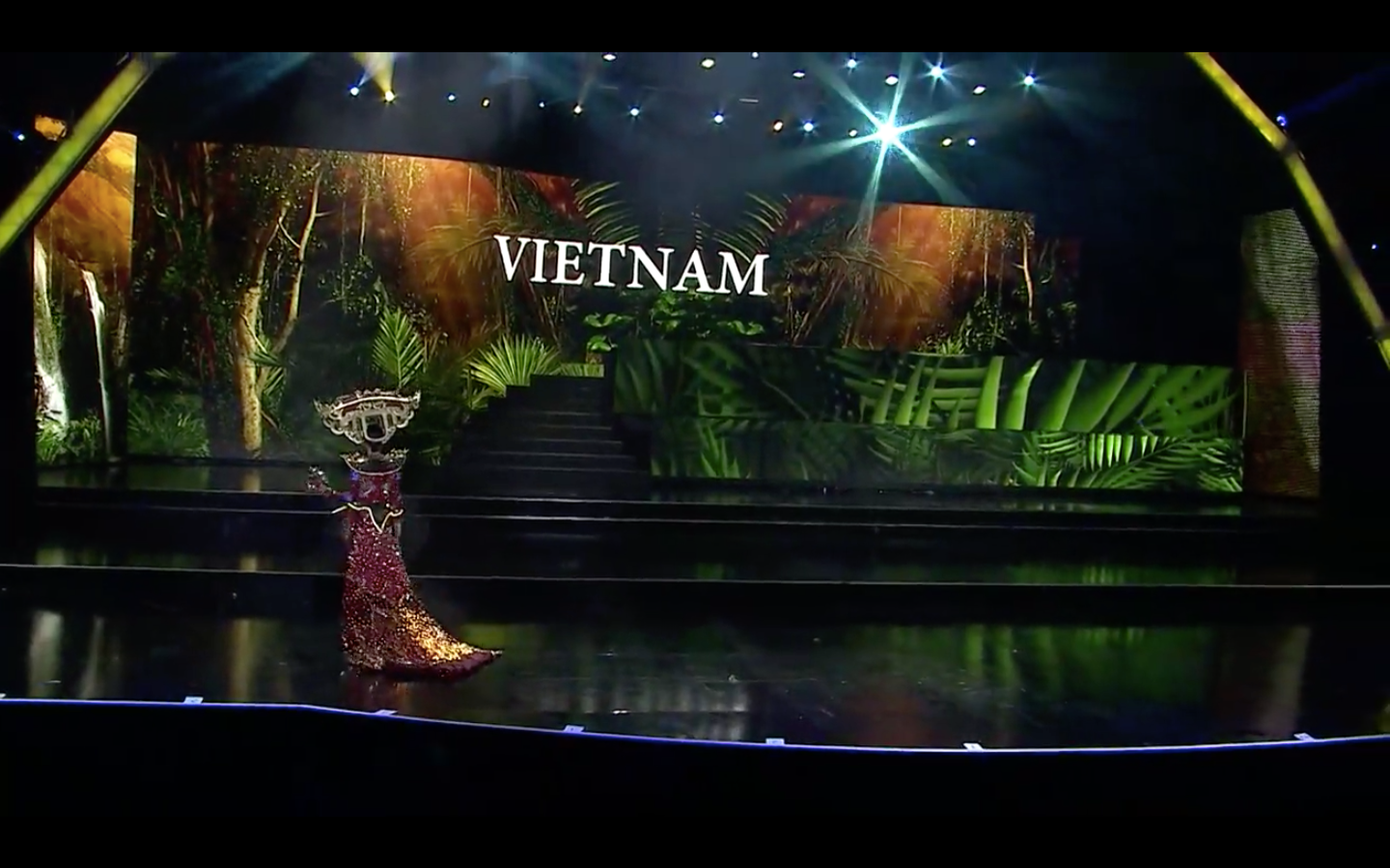 Gặp sự cố hy hữu, Kiều Loan vẫn làm fans Việt nức lòng khi trình diễn quốc phục ảnh 5