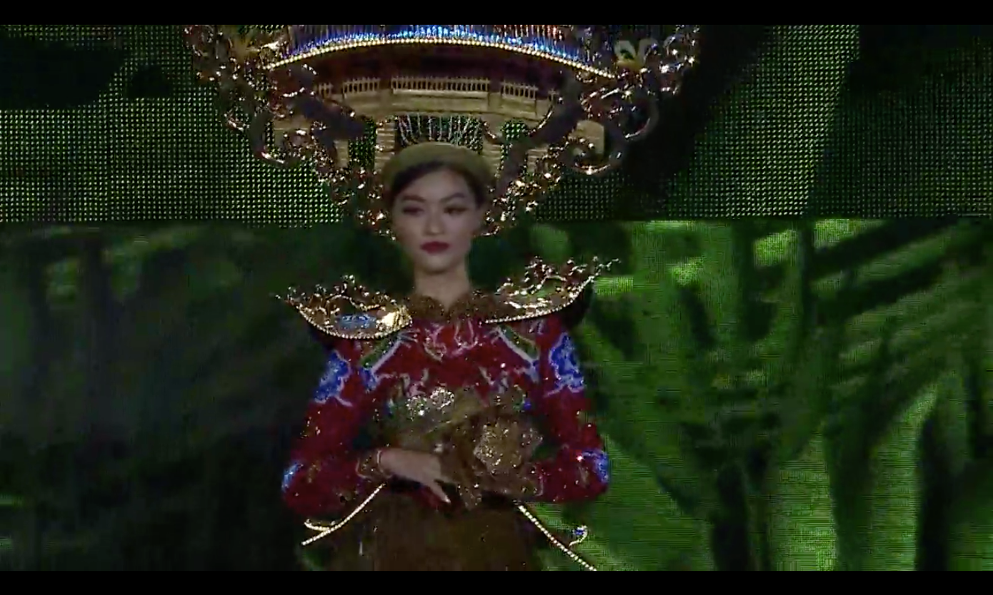 Gặp sự cố hy hữu, Kiều Loan vẫn làm fans Việt nức lòng khi trình diễn quốc phục ảnh 3