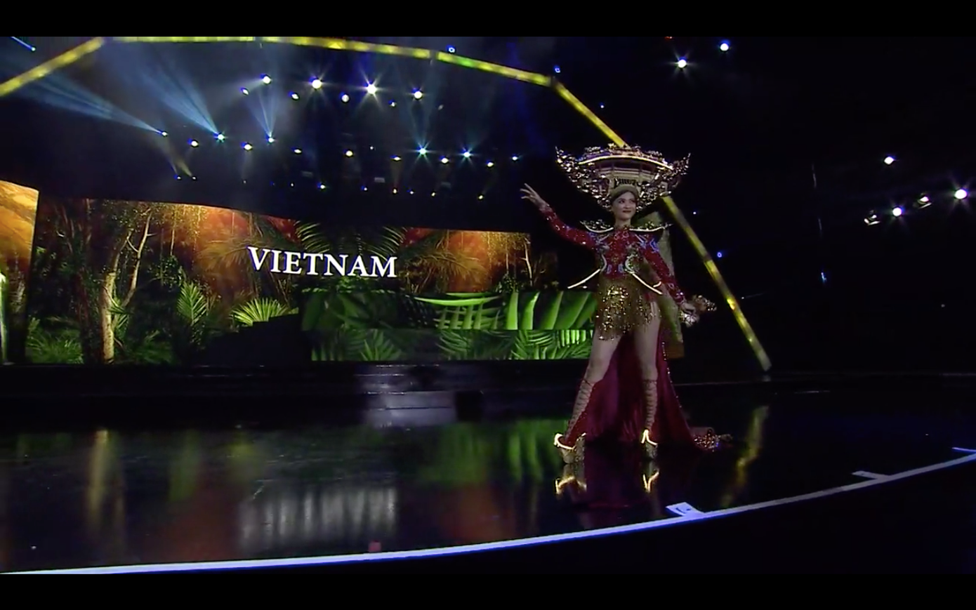 Gặp sự cố hy hữu, Kiều Loan vẫn làm fans Việt nức lòng khi trình diễn quốc phục ảnh 4