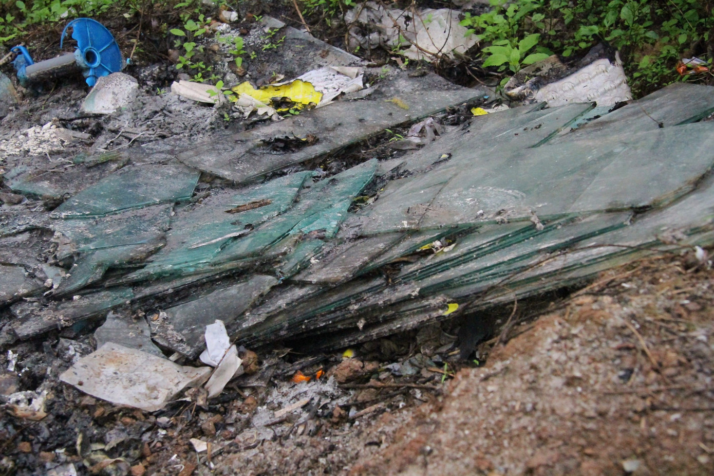 Bãi rác tự phát tràn lan, người dân khốn khổ 'sống chung' với mùi hôi thối ảnh 11