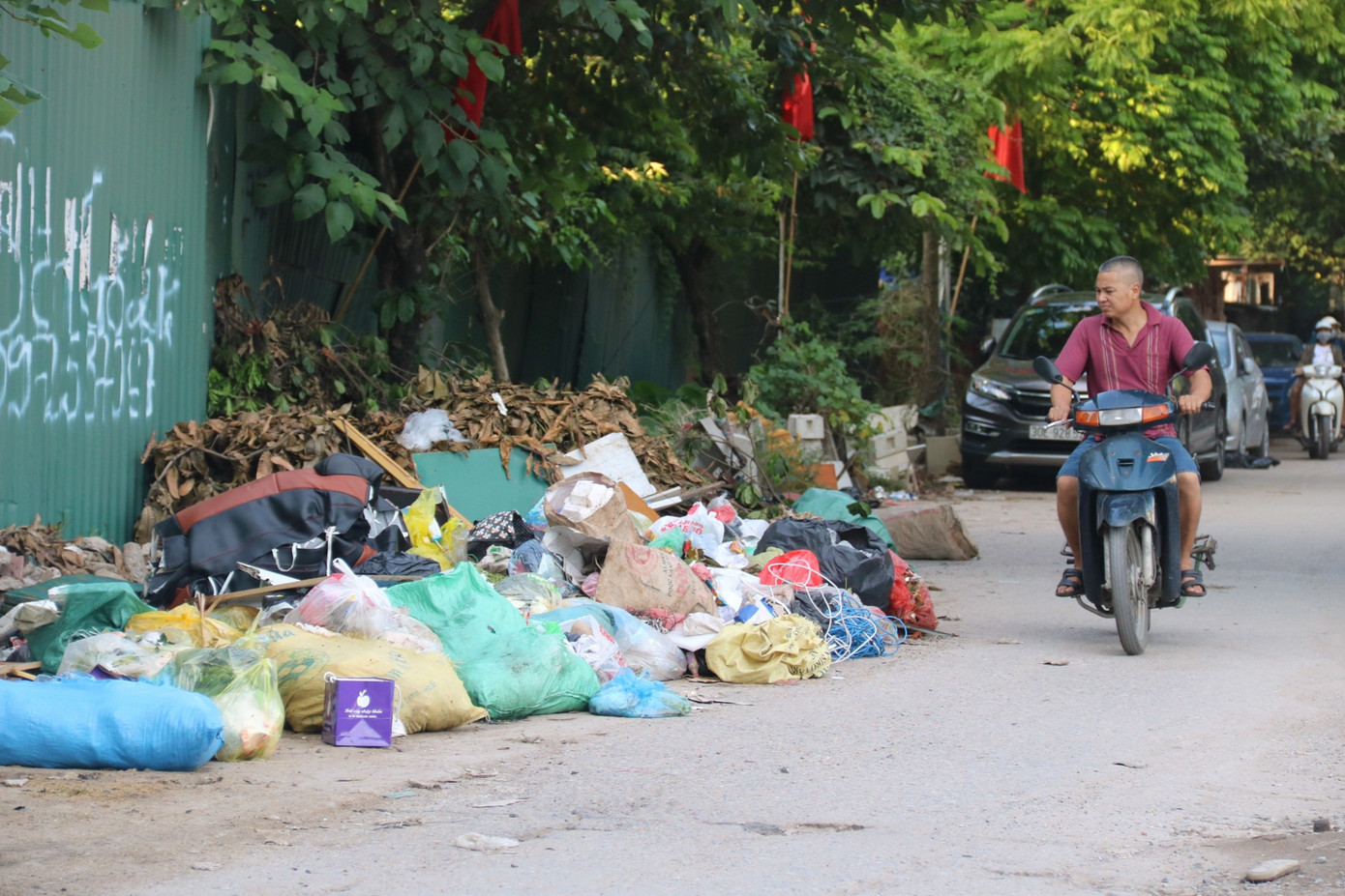 Bãi rác tự phát tràn lan, người dân khốn khổ 'sống chung' với mùi hôi thối ảnh 10