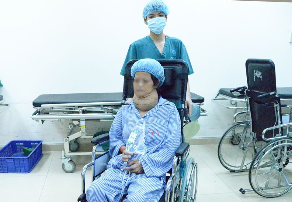 Người phụ nữ Sơn La mang bướu giáp khổng lồ suốt 10 năm ảnh 2