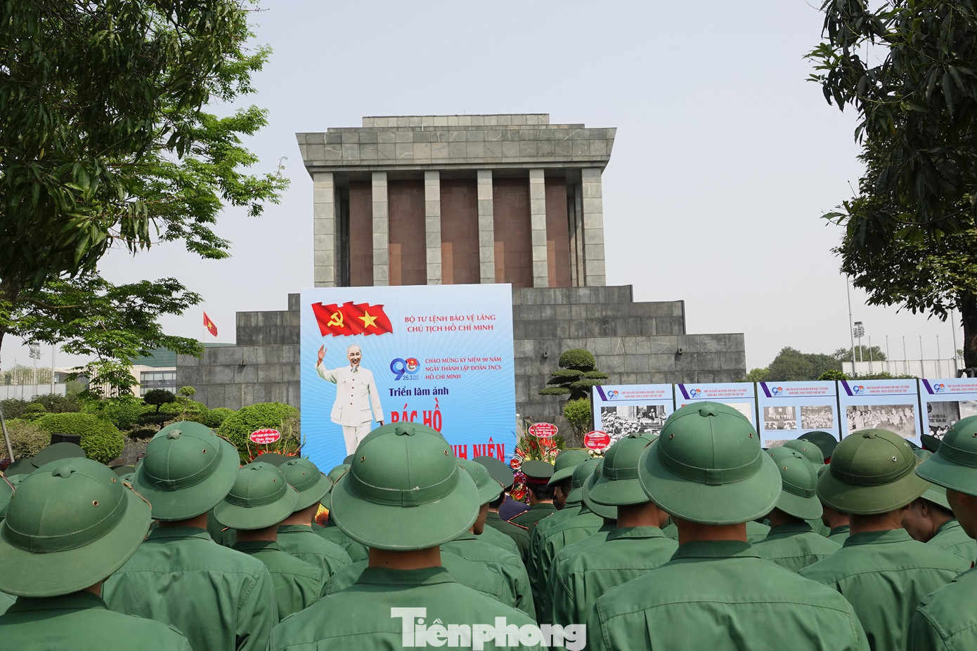 Khai mạc triển lãm ảnh ‘Bác Hồ với thanh niên’ ảnh 7