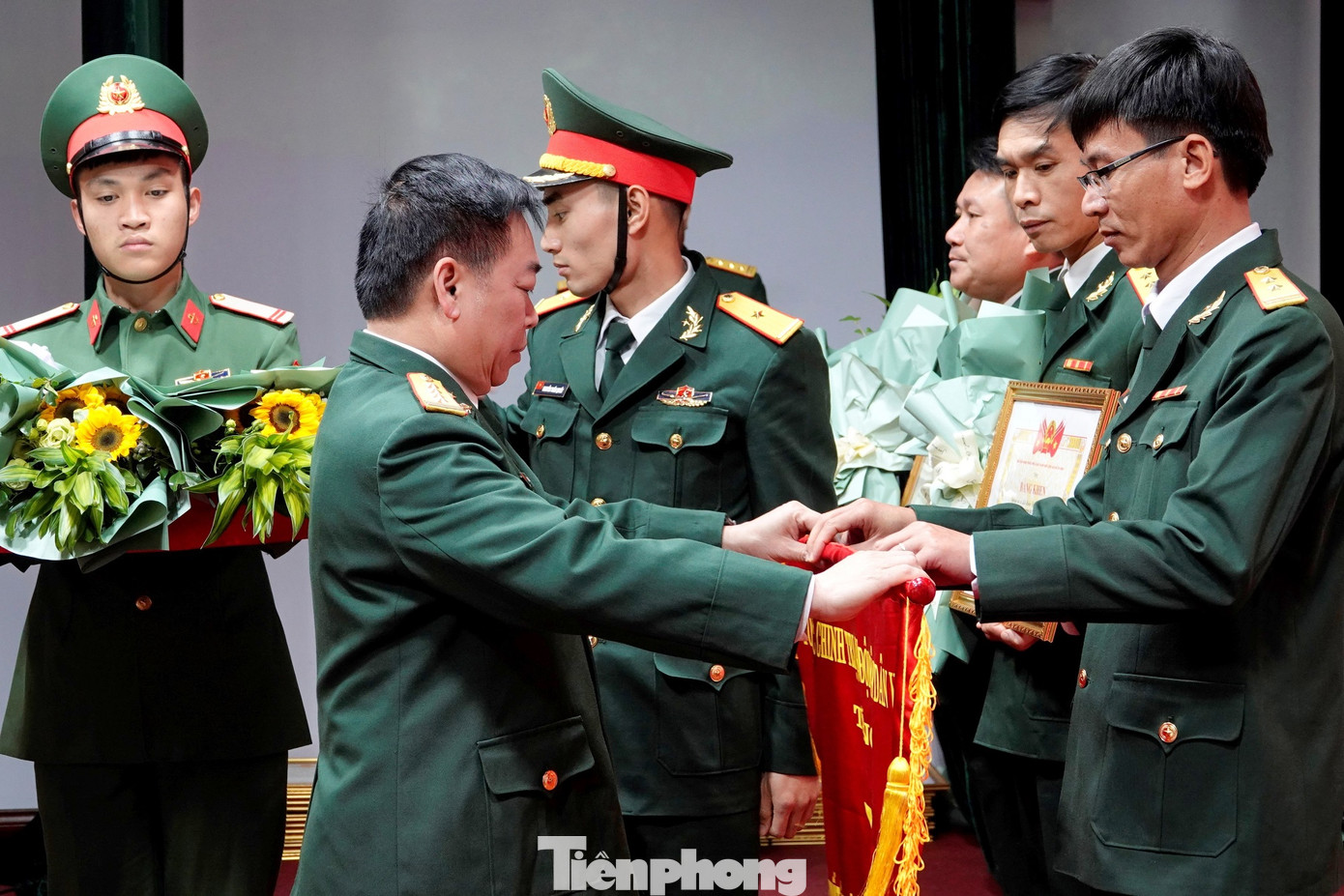 Vinh danh điển hình trẻ Đặc công ảnh 1