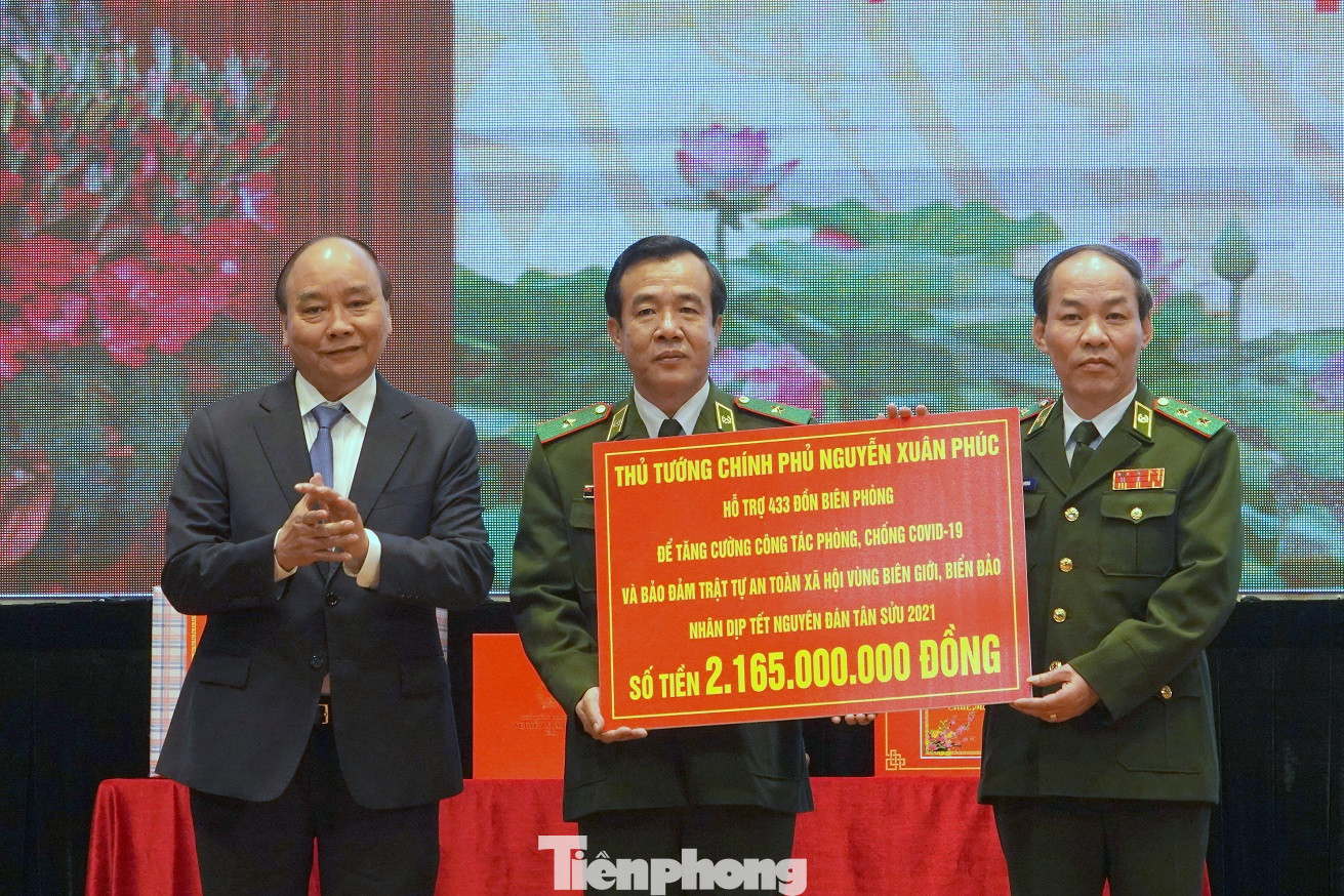 Thủ tướng: Chúng ta ngồi đây nhưng biết bao đồng chí đang chịu rét mướt, khó khăn ảnh 4