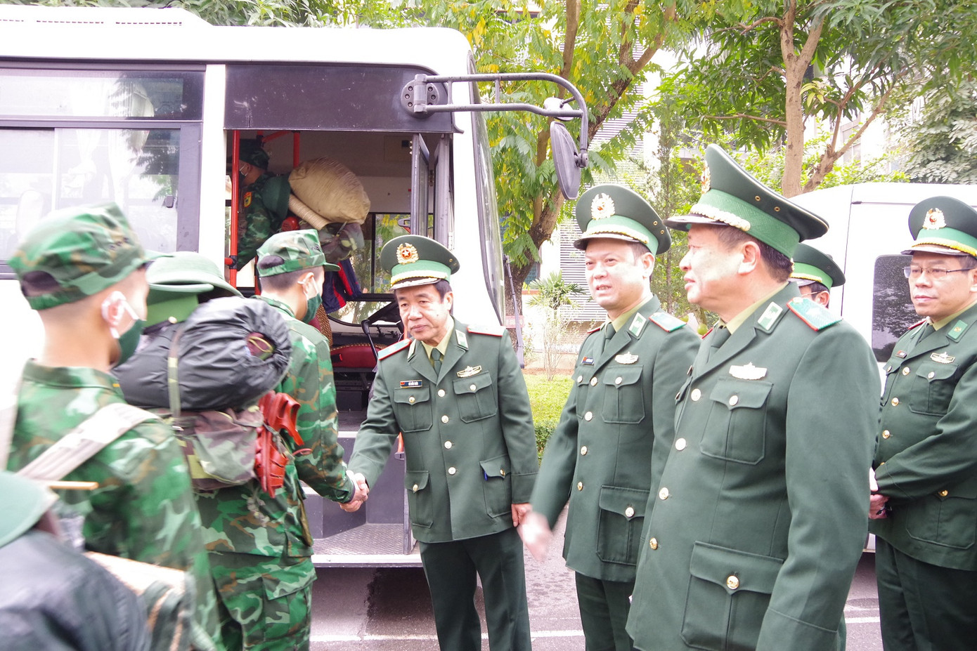 Bắt 35 người nhập cảnh trái phép về Việt Nam ảnh 4 Bắt 35 người nhập cảnh trái phép về Việt Nam ảnh 4