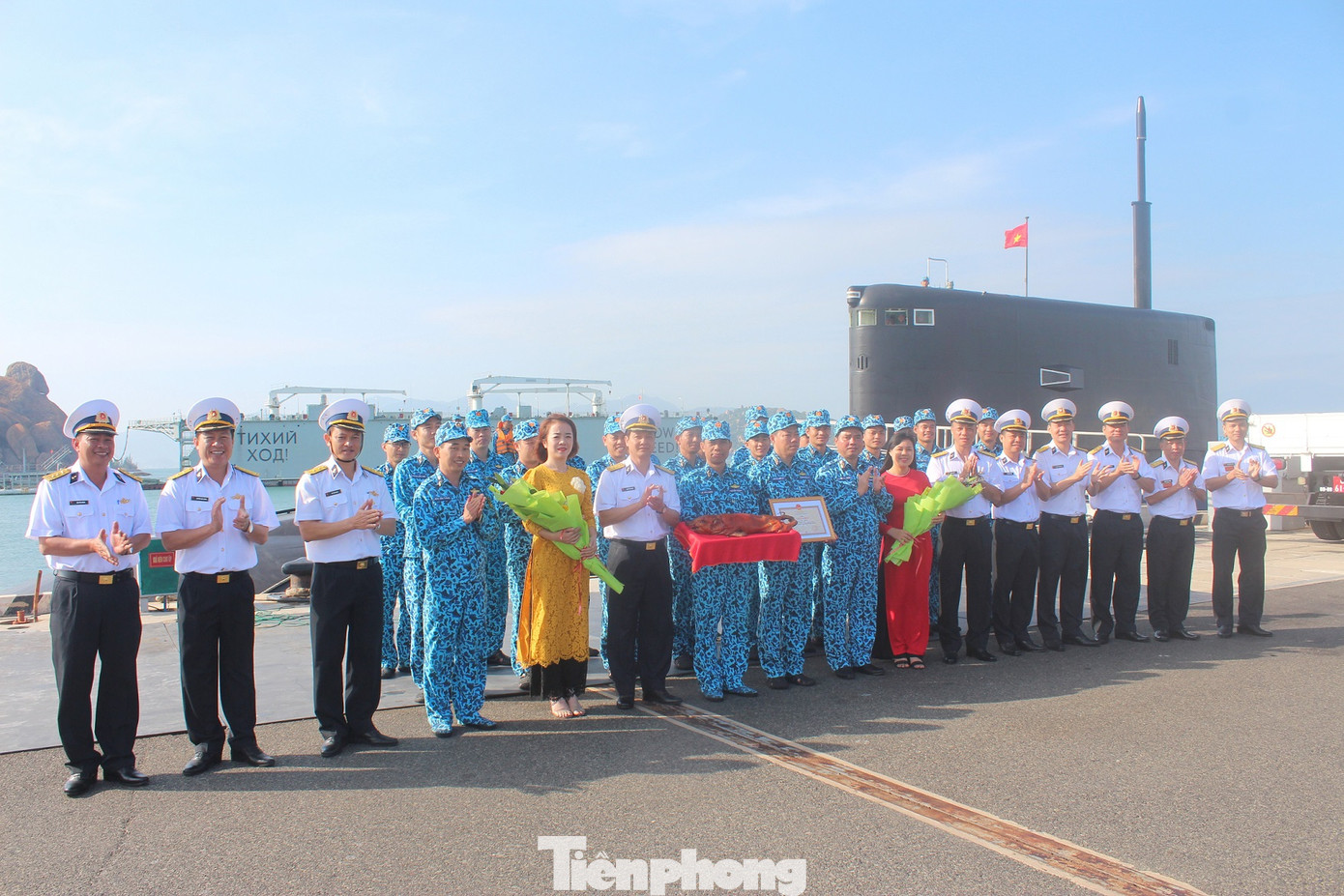 Hai 'ly rượu' đặc biệt đón giao thừa của lính tàu ngầm Việt Nam ảnh 4