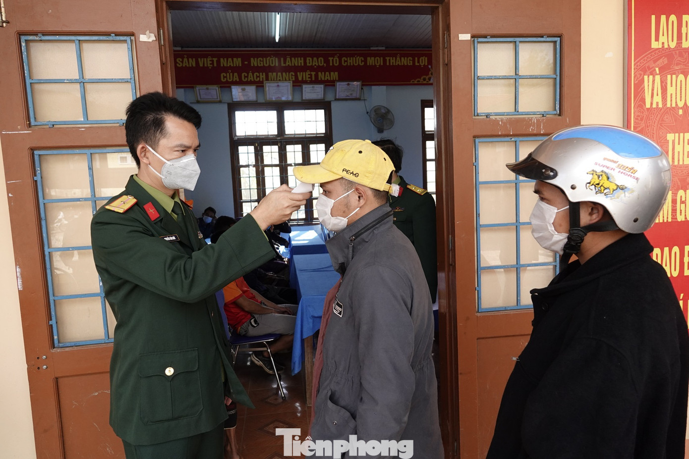 Mang xuân ấm đến với người nghèo ảnh 8