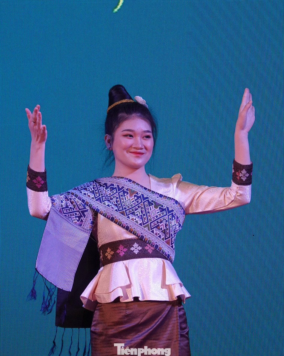 Ngắm các bóng hồng tài sắc ở Học viện Quân y ảnh 6