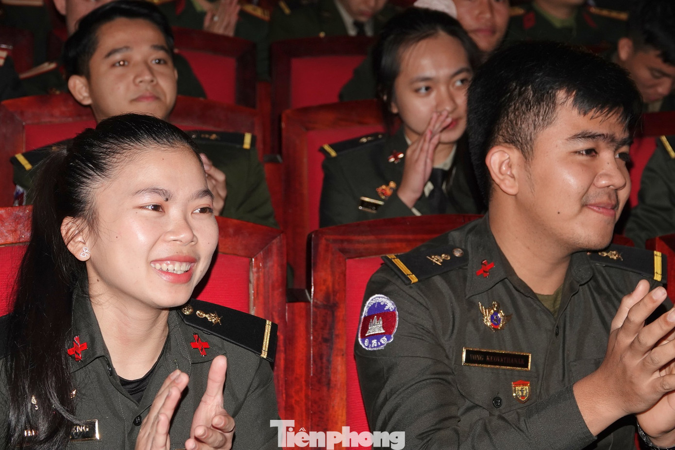 Ngắm các bóng hồng tài sắc ở Học viện Quân y ảnh 5