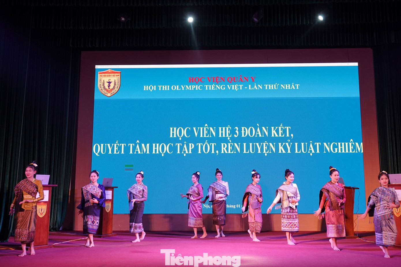 Ngắm các bóng hồng tài sắc ở Học viện Quân y ảnh 10