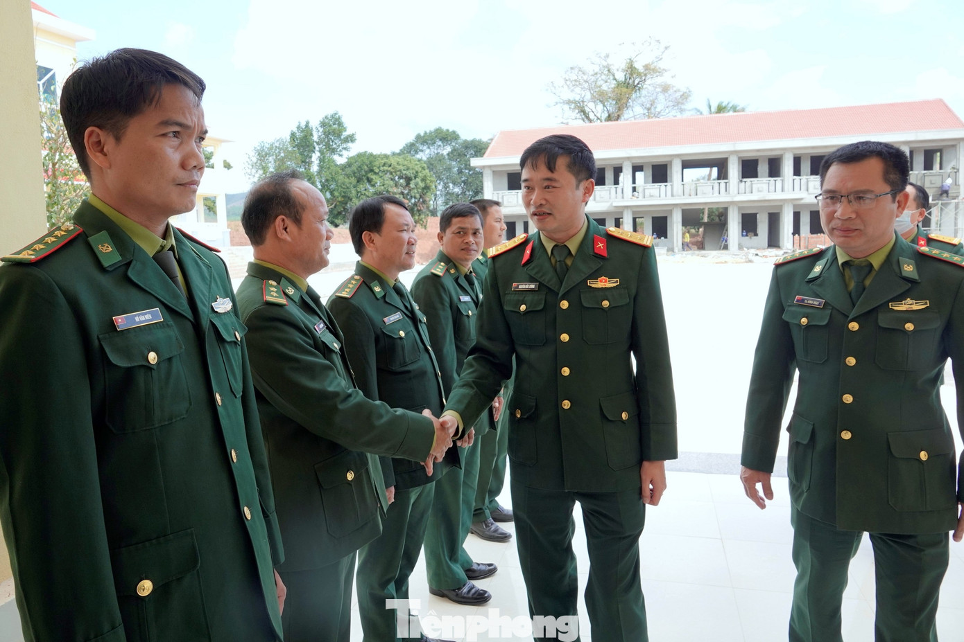 Tuổi trẻ Quân đội trao tặng quà ‘Xuân biên giới thắm tình quân dân’ ảnh 1