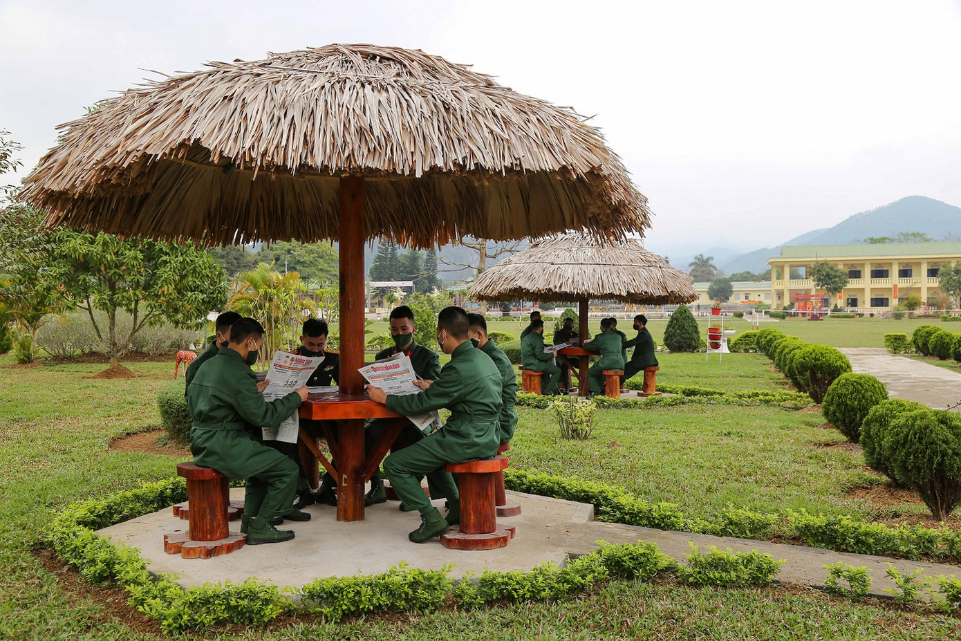 Tân binh Trung đoàn 246 gác nỗi nhớ nhà, hăng say tập luyện ảnh 12