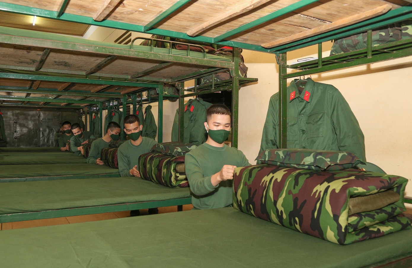 Tân binh Trung đoàn 246 gác nỗi nhớ nhà, hăng say tập luyện ảnh 5