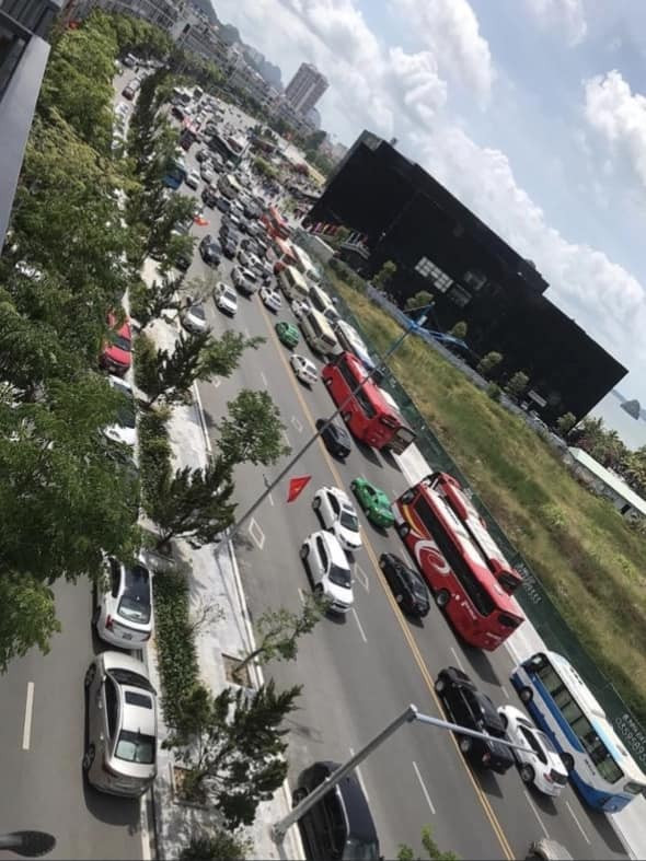 Du lịch 'trên trời, dưới đất' khắp nơi tắc nghẽn vào hè ảnh 2