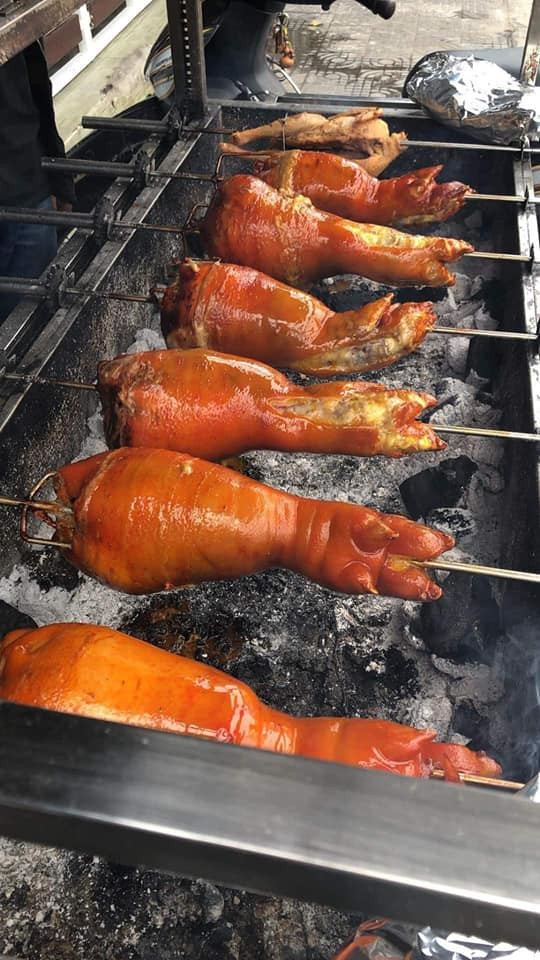 'Giật mình' móng giò rút xương giá siêu rẻ ảnh 1