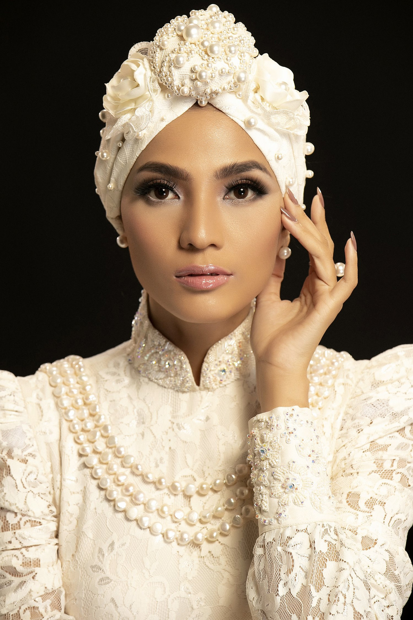 Á hậu Trương Thị May quấn khăn Turban, tiết lộ kế hoạch đóng phim điện ảnh ảnh 2