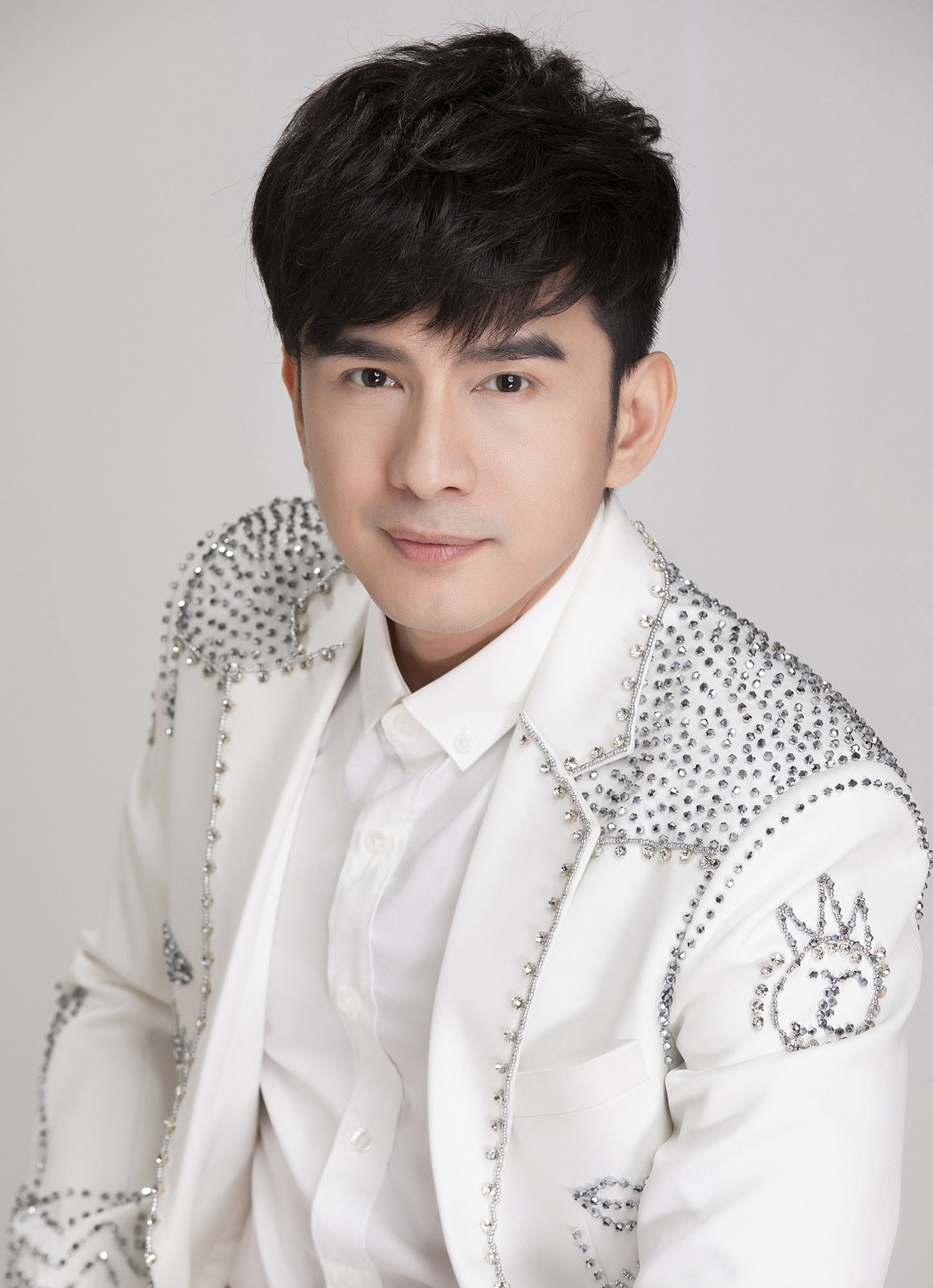 Đan Trường tự quay MV mới bằng điện thoại tại châu Âu ảnh 1