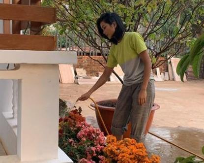 Ảnh đặt vòi nước tưới cây ở vị trí nhạy cảm, H’Hen Niê làm dậy 'sóng' cộng đồng mạng ảnh 1