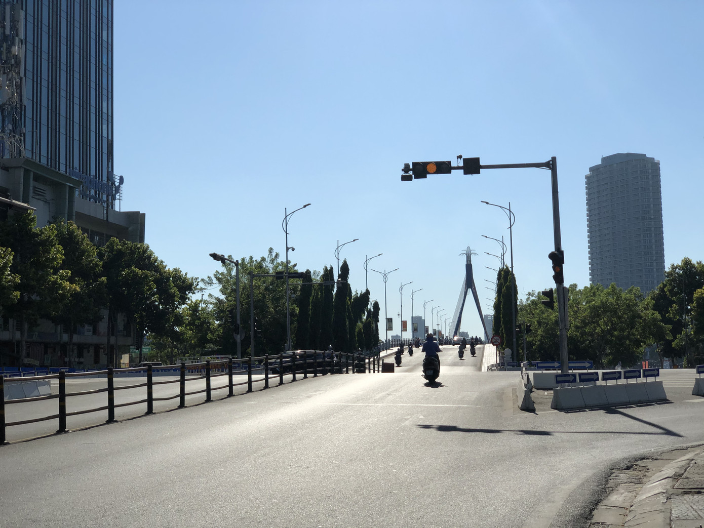 Bên trong Bệnh viện Đà Nẵng những ngày đầu tiên thực hiện biện pháp cách ly y tế ảnh 6