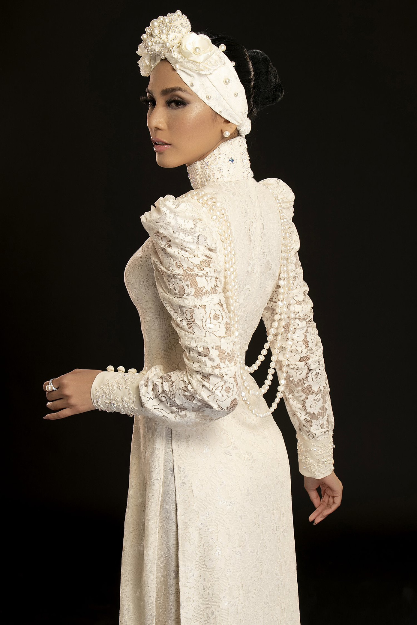 Á hậu Trương Thị May quấn khăn Turban, tiết lộ kế hoạch đóng phim điện ảnh ảnh 4