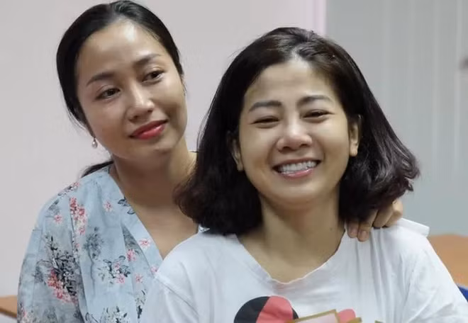 Con gái Mai Phương nhìn mẹ lần cuối ảnh 1