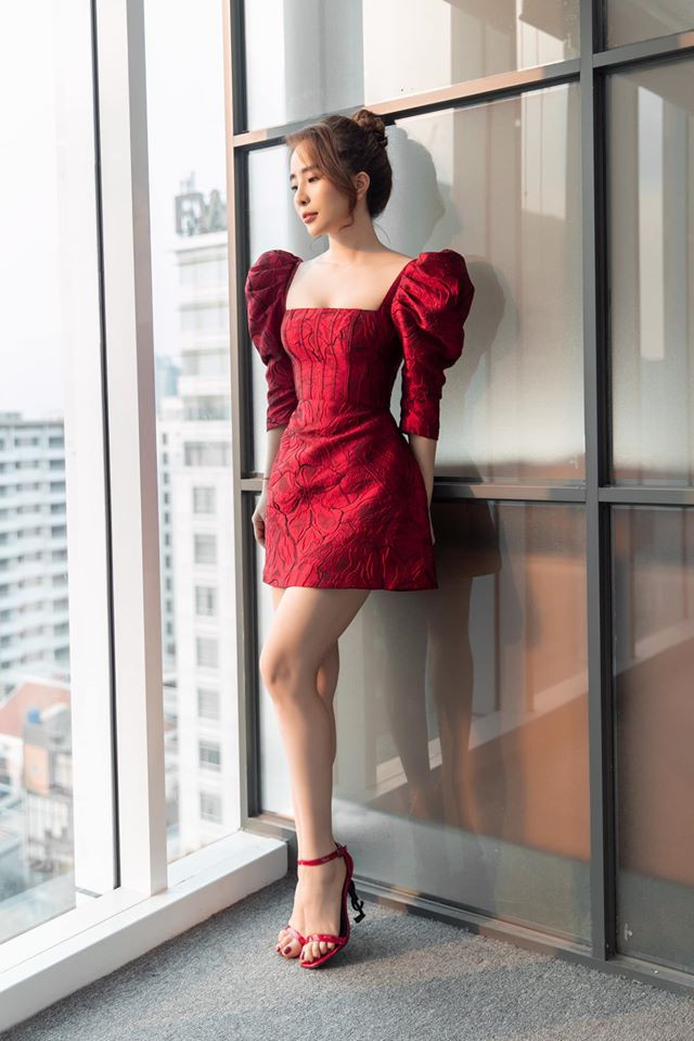 Hậu công khai nâng ngực, Quỳnh Nga tự tin khoe vòng một 'nghẹt thở' ảnh 2