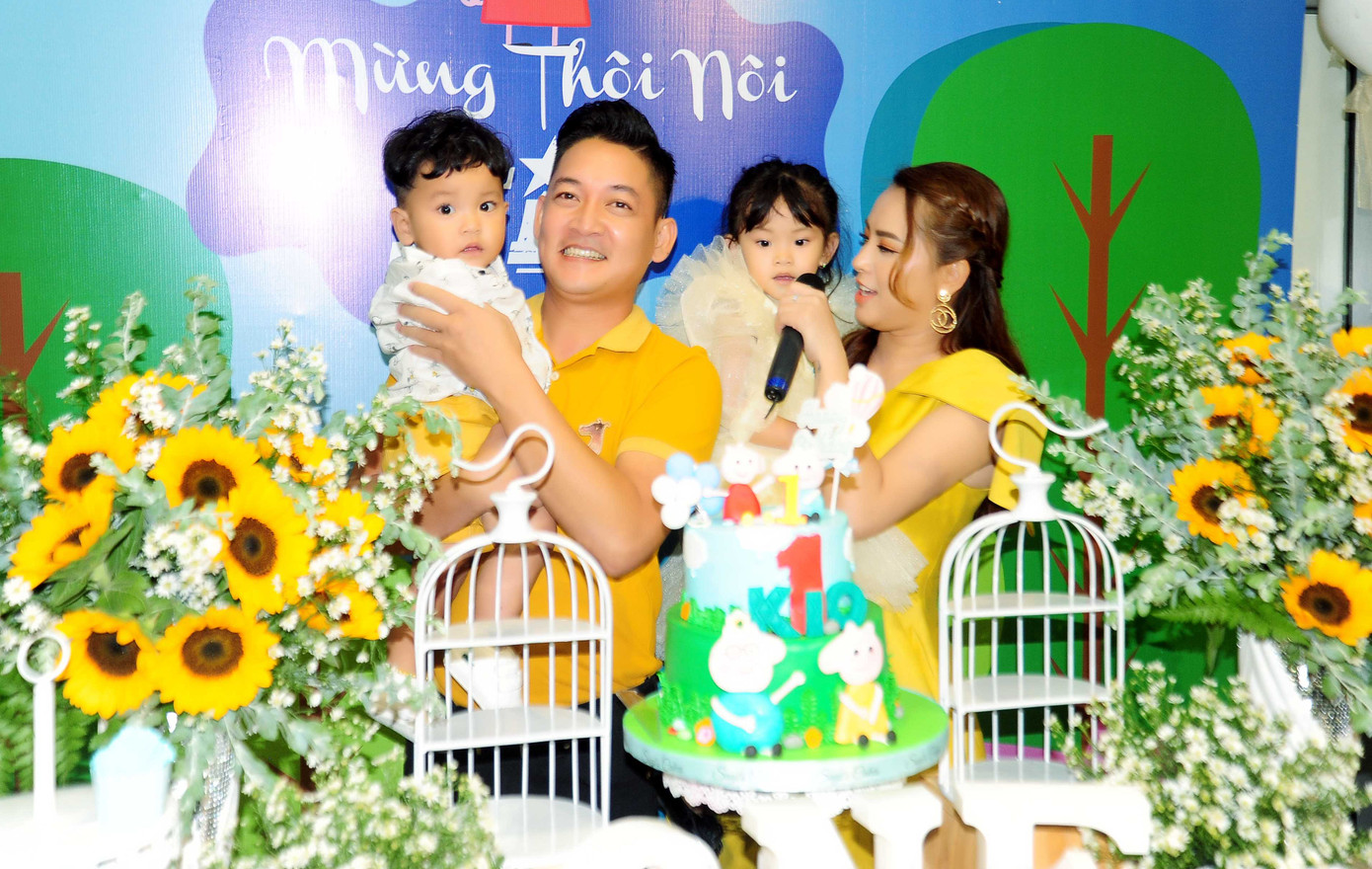 Trường Giang một mình dự tiệc thôi nôi con của Hải Băng ảnh 6