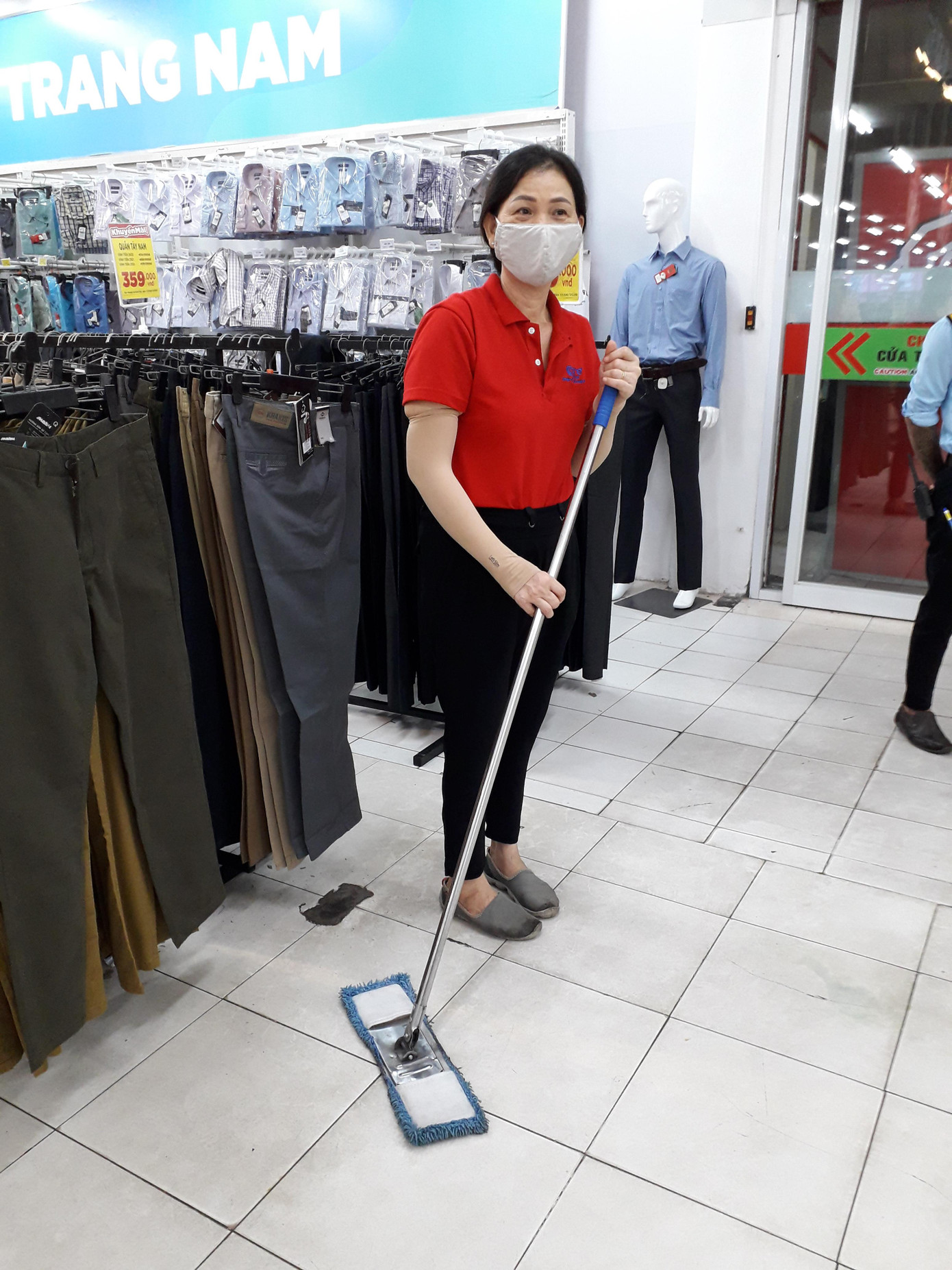 Người dân TP.HCM tiếc nuối nói lời chia tay siêu thị lớn nhất thành phố một thời ảnh 7